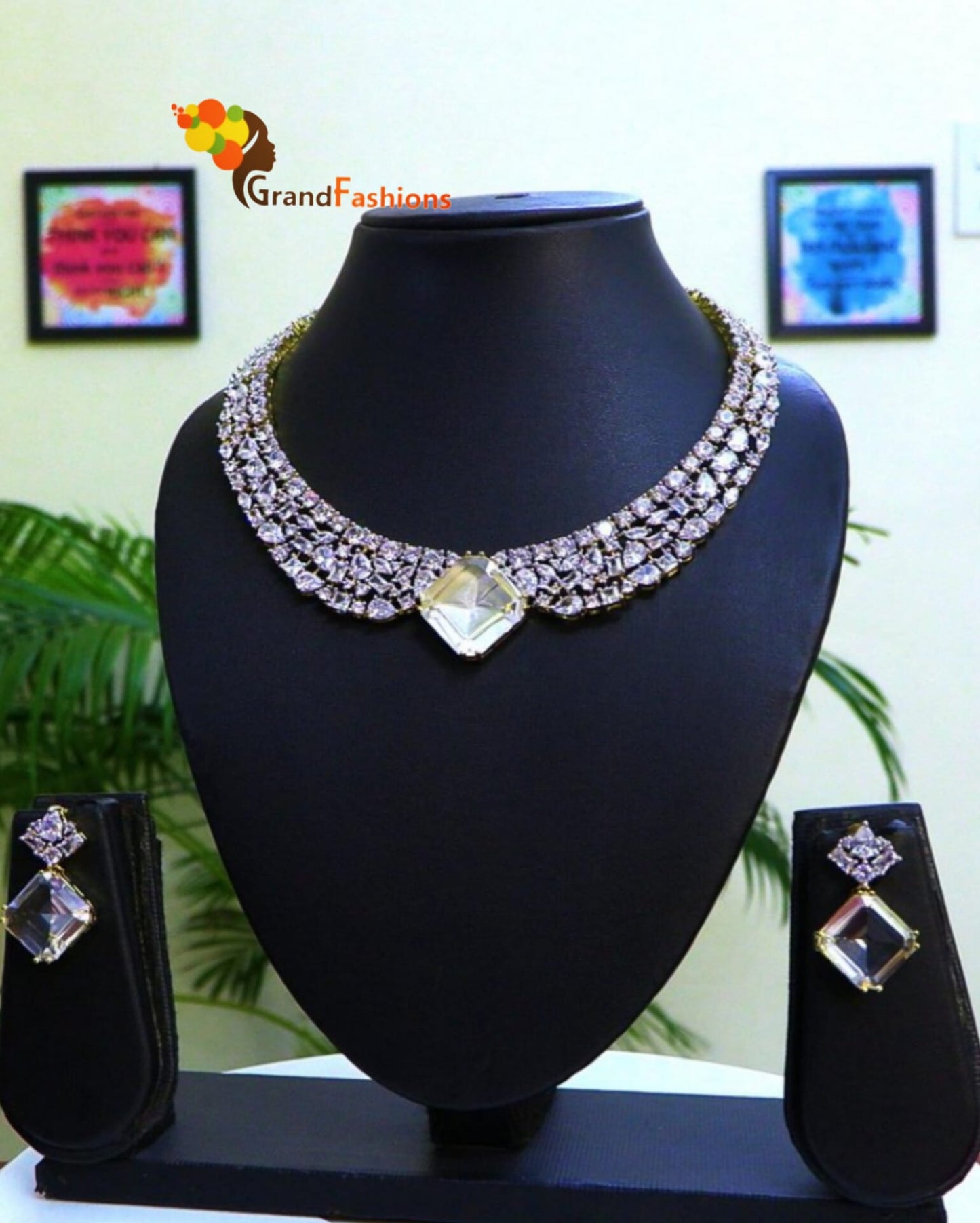 Queen Anisa Luxury Crystal Jewelry Set with Gemstone