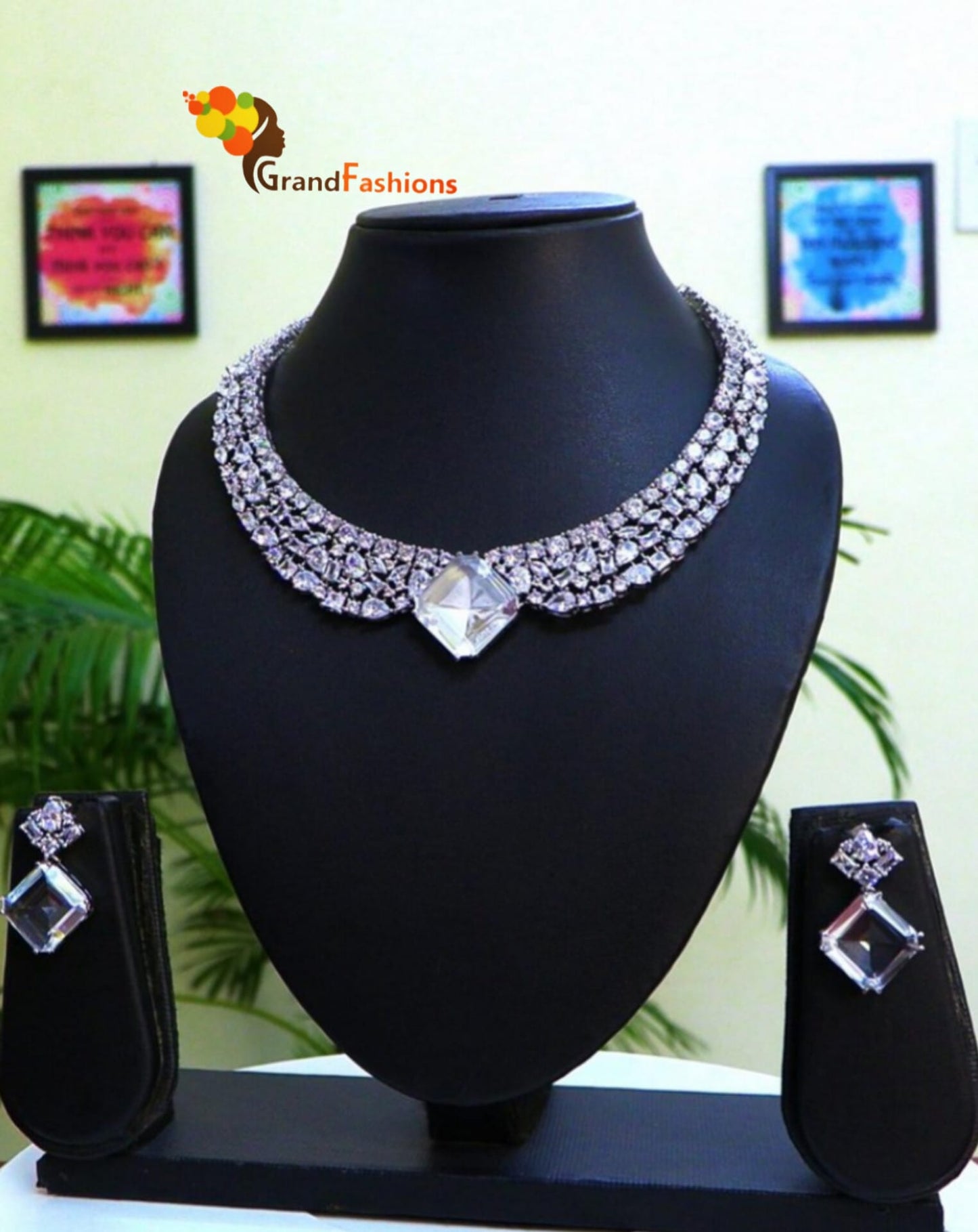Queen Anisa Luxury Crystal Jewelry Set with Gemstone