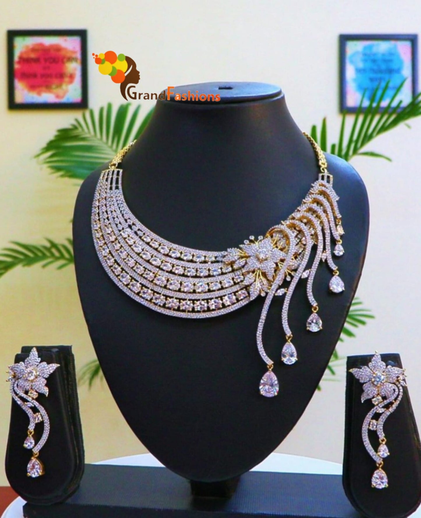 Queen Roslyn Luxury Jewelry Set with Gemstone