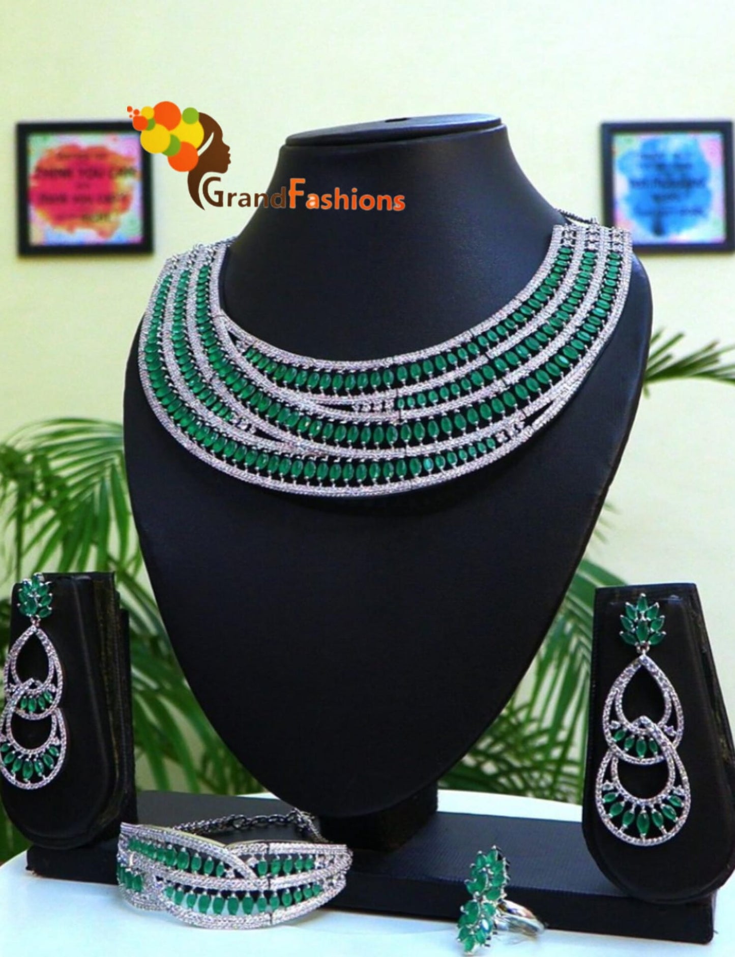 Queen Geraldine Luxury Jewelry Set with Gemstone