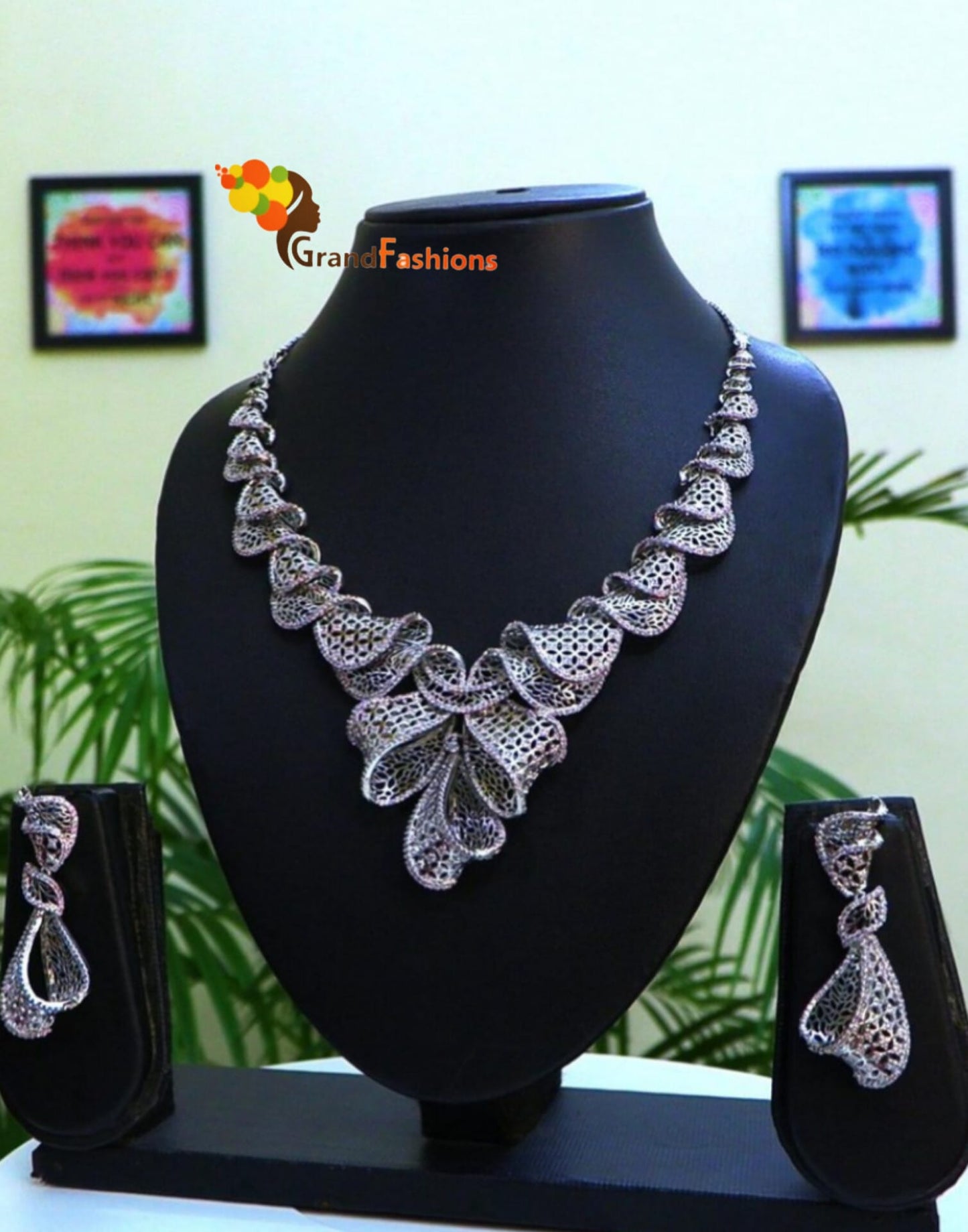 Queen Aviva Preminum Jewelry Set