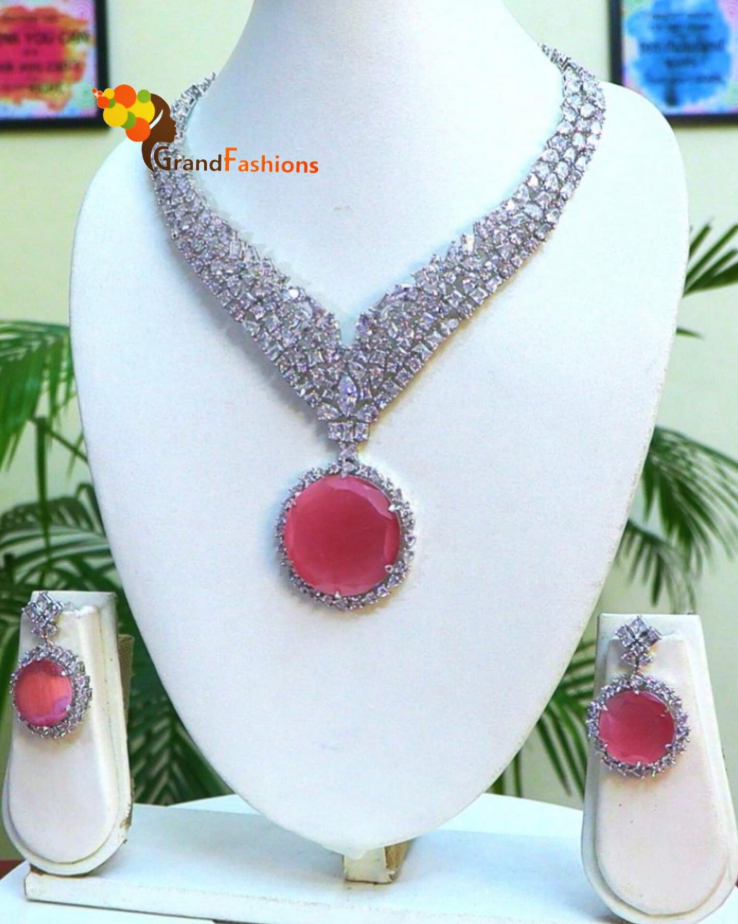 Queen Nia Luxury Jewelry Set with Gemstone