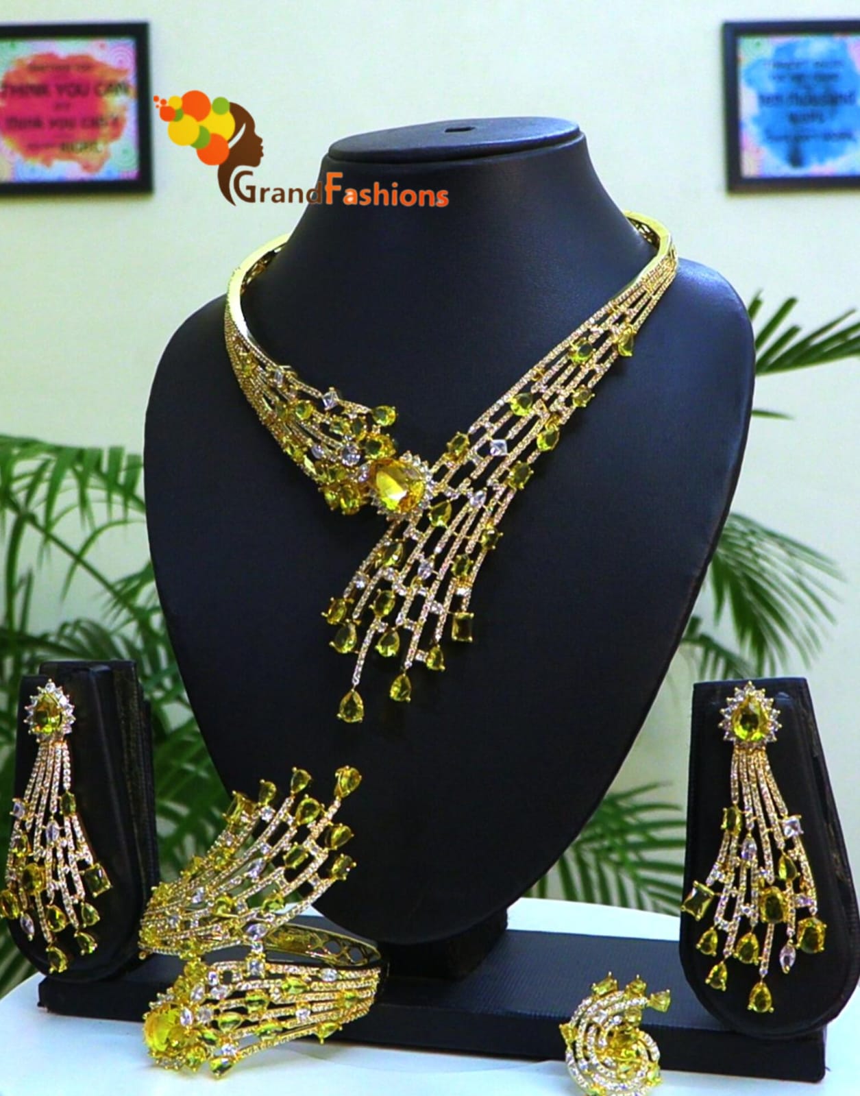 Queen Salomi Preminum Jewelry Set with Gemstone